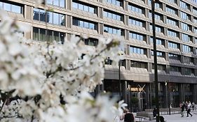 فندق آت سيكس